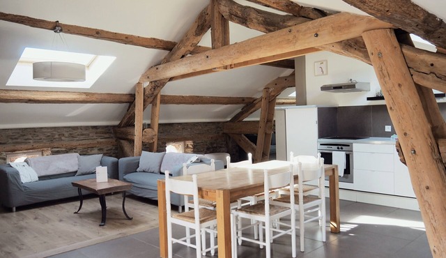 Gîte au Sein de Notre Ferme en Pierre du Xviie Siècle