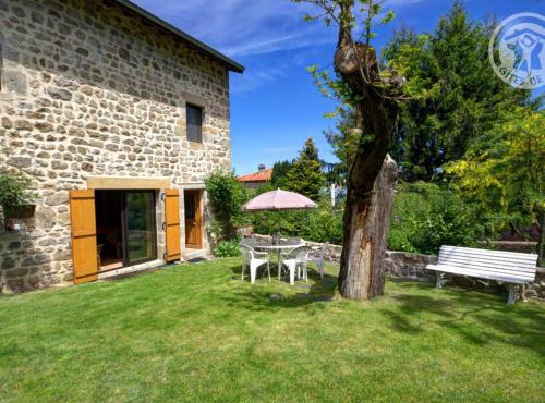 Gîte authentique 6 pers avec jardin à Marols - FR-1-496-1