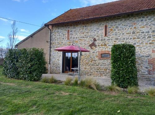 Gîte Authentique avec Accès au Canal et Intimité Préservée - FR-1-489-609