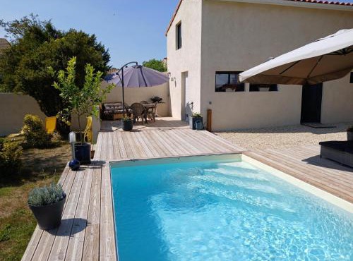 Gîte avec piscine chauffée, jardin clos et WiFi à Baignes - FR-1-653-264