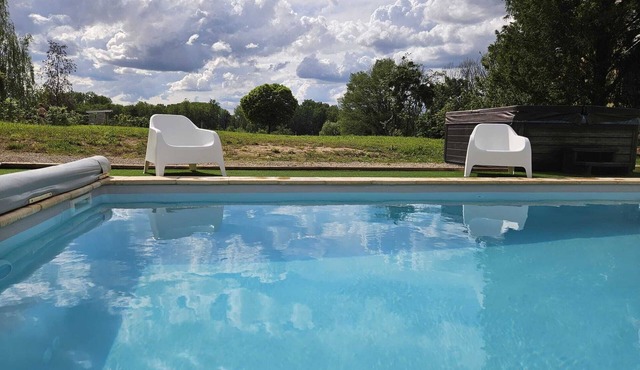 Gîte Avec Piscine et Jacuzzi