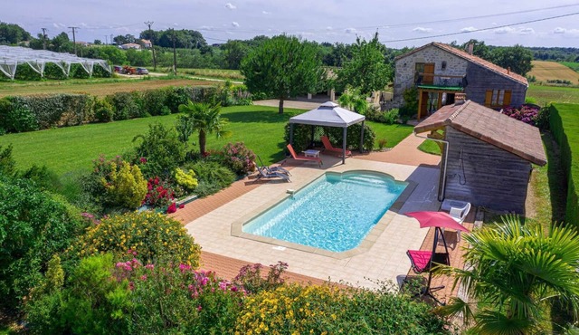Gîte avec piscine à Madaillan, Lot-et-Garonne