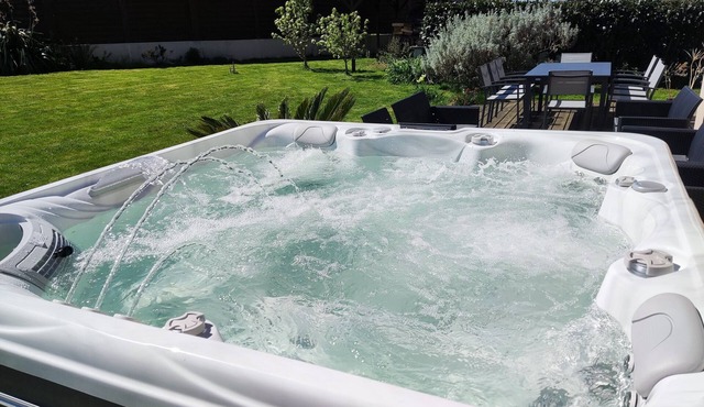 Gîte Avec Très Belle vue mer SPA Jacuzzi à Sables D'or les Pins 400m de la Plage