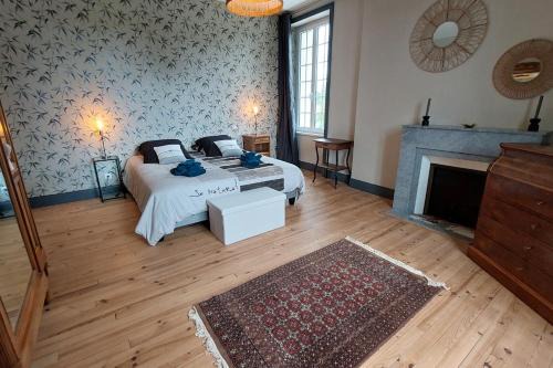 Gîte d'exception avec piscine chauffée pour 12 personnes - Cantal