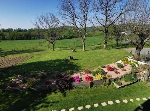 Gîte dans ancien corps de ferme à 5mn de Pompadour