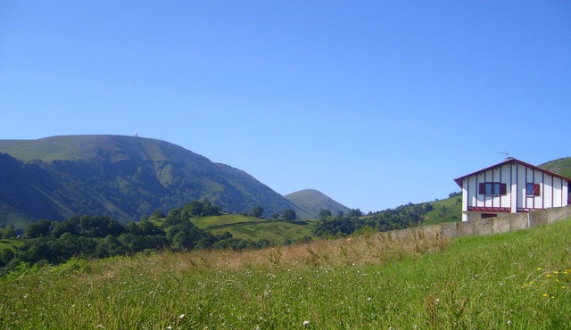 Gîte Dans les Hauteurs D'itxassou, Vue Exceptionnelle sur la Vallée de la Nive