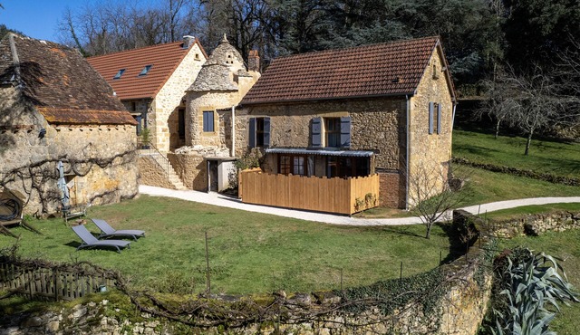 Gîte de Charme Dans une Ancienne Métairie "La Grotte"