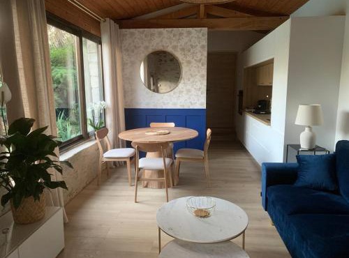 Gîte de charme avec piscine dans un environnement bucolique