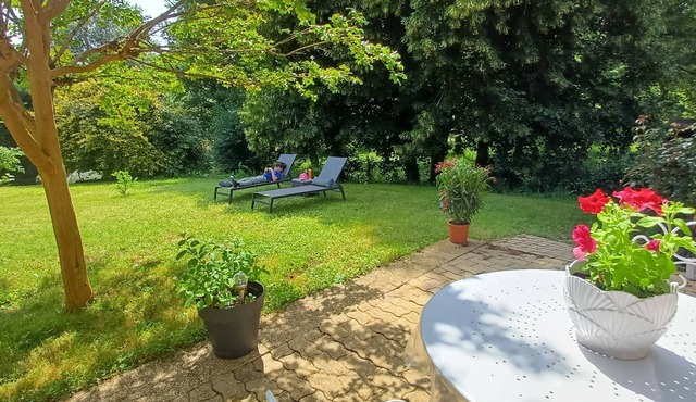 Gîte de l'Eveil *, a unique natural setting, 5kms from Sarlat