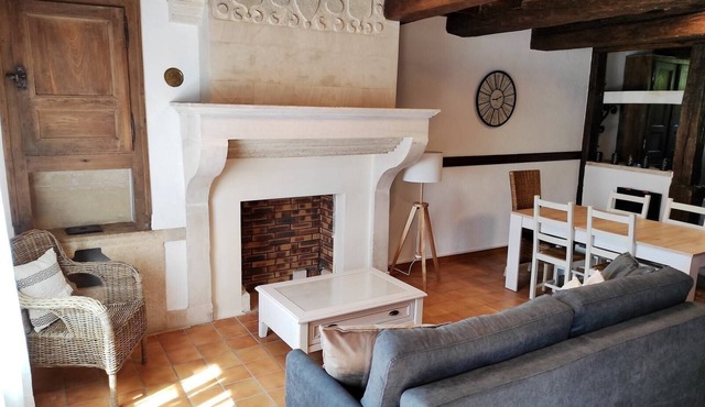 Gîte Doux Rivage, garden + greenway access, near Charleville Mézières