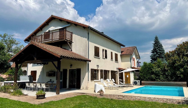Gîte du Beaujolais Bleu 18 pers. - Pool and Jacuzzi - Lac des Sapins 2mn away