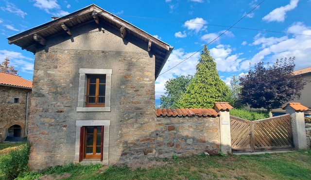 Gîte en Pierre à la Montagne à Proximité de Sentiers de Randonnées
