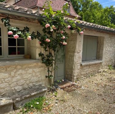 Gîte en pierre 6 personnes avec piscine , entre Bergerac et Saint-Émilion