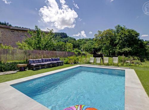 Gîte en pierres avec piscine partagée - FR-1-496-126