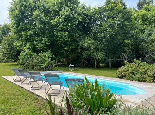 Gîte familial rénové avec piscine, jardin de 1 hectare et vélos à disposition, situé en pleine campagne - FR-1-591-579