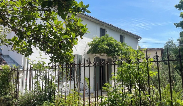 Gîte Glycine for 8 people, jacuzzi and sauna