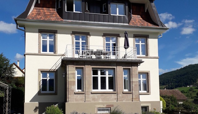 Gîte in Maison de Maître, large terrace with view, 3 bedrooms, sleeps 6