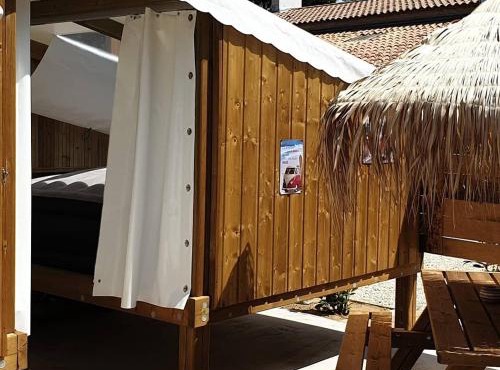 Gîte insolite vue sur le ciel étoilé , cuisine, salle d eau, 2 chambres , proche du zoo de La Palmyre
