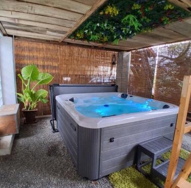 Gîte, jacuzzi & vin au grenier de Madiran