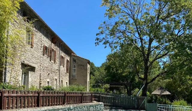 Gîte l'Ardèche en Bord de Rivière avec Cascade - Domaine au Ch'ti Ardéchois