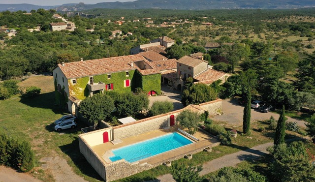 Gîte * l'Escoussou 110 m², 3 rooms, charm, nature, heated pool, South Ardèche