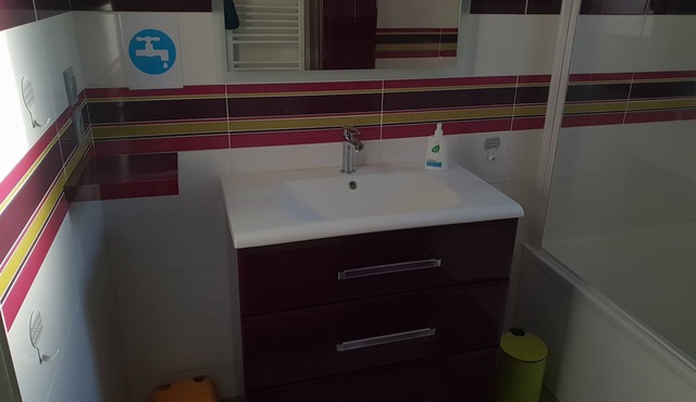 Gîte la Bulle Bien-être 4 stars: Swimming pool. Optional: Spa, Sauna, Massages.