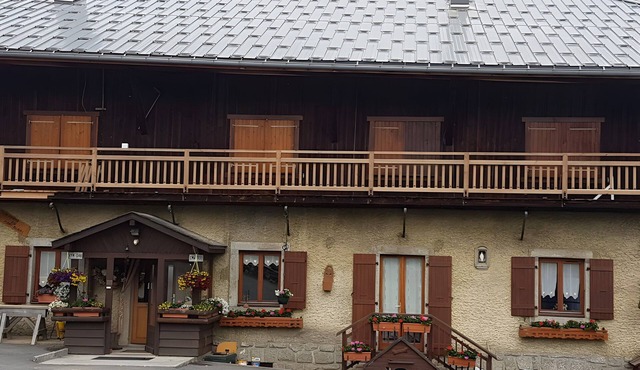 Gîte 'La Ferme du Mont Blanc': Mountain View, Private Terrace & Wi-Fi