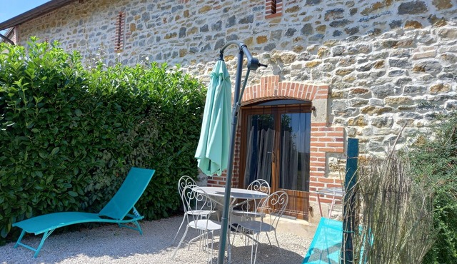 Gîte La Fromagerie along the Canal Latéral à la Loire.