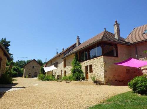 Gîte La grange des Hirondelles 15 personnes 5litsdoubles 5litssimples 1convertible chez MAYMARD Yannick à 28 route de la croix forêt à ANTULLY réf à Gîte de France G2005 Corps de ferme entièrement rénové de bon standing