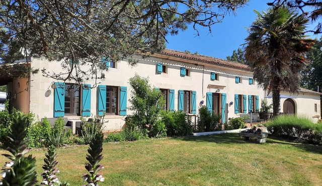 Gîte Lavande. Prachtig Gerestaureerde Gite met Verwarmd Zwembad in de Charente