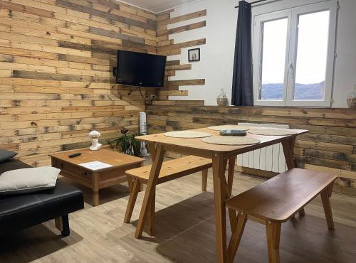 Gîte Le Lynx Jacuzzi, nature et confort-Les Gites de la perle de Vouglans-