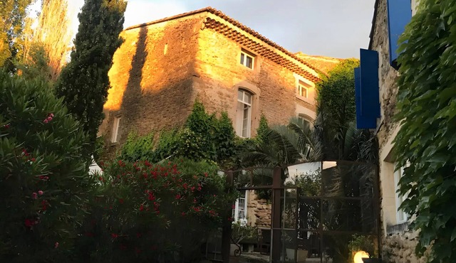 Gîte 'Les Aiguières en Provence' with Private Terrace, Private Garden and Wi-Fi