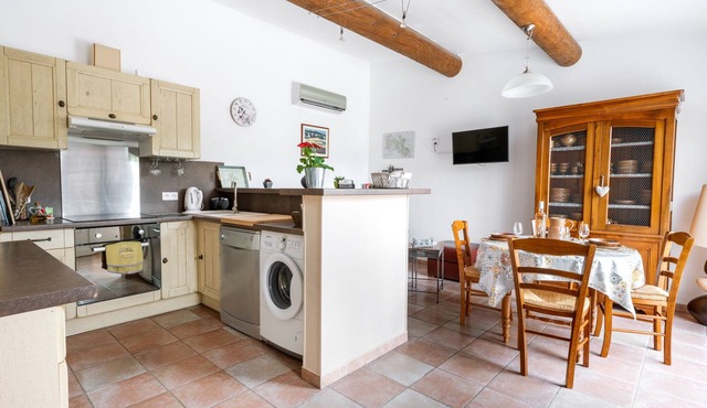 Gîte-Les Abricotiers-Ensuite with Shower