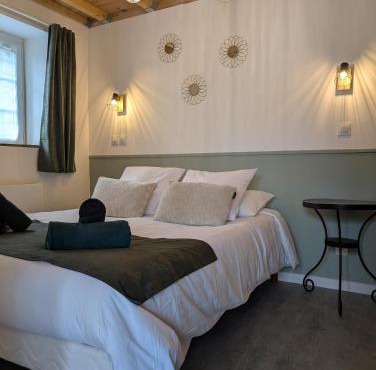 Gîte Les Hortensias Les Jardins de Kerellec 20min de la mer jacuzzi et terrasse