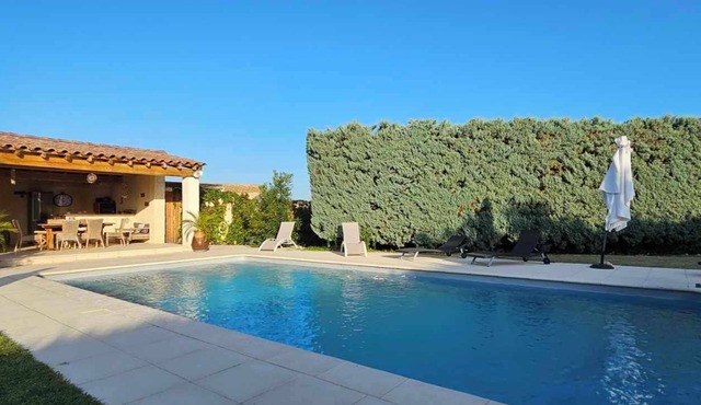 Gîte Mitoyen Dans Propriété Avec Piscine