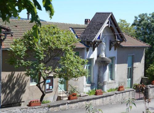 Gîte Montagne Bourbonnaise 12-14 pers, animaux autorisés - FR-1-489-343