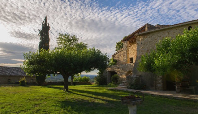Gîte Pélisse, charming gîte for 4 people in a large wine estate