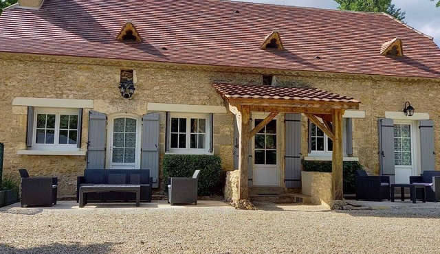 Gîte Périgord with swimming pool and countryside views: Le Cottage