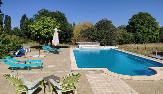Gîte Périgord Pourpre with park and swimming pool