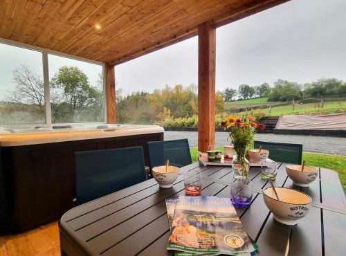 Gîte rénové chaleureux avec SPA et terrasse à Pouilly-lès-Feurs - FR-1-496-303