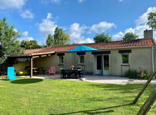 Gîte rural confortable avec jardin clos, proche de Pornic, idéal pour familles, jeux et animaux bienvenus - FR-1-306-1042