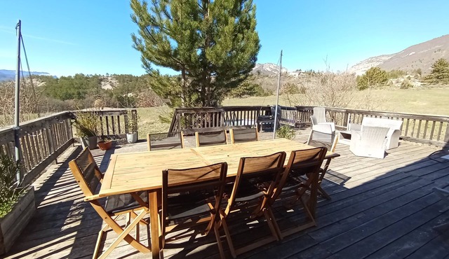 Gîte Spacieux en Pleine Nature Tout Confort en Provence