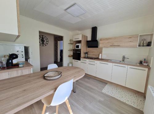 Gîte tout confort au bord de la Meuse avec jardin et activités familiales à proximité - FR-1-585-82