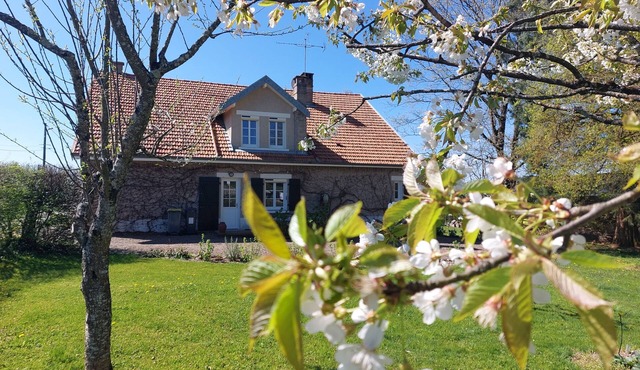 Gîte Un Détour Par Thiénans. Family gîte in the Ognon valley.