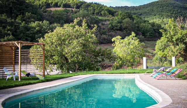 Gîtes 21 persons private poolOwners on site