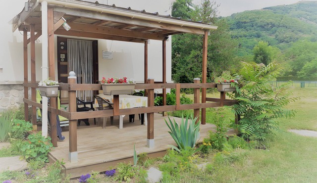 Gîte "À l’ombre du Tilleul": Mountain View, Private Terrace & Wi-Fi