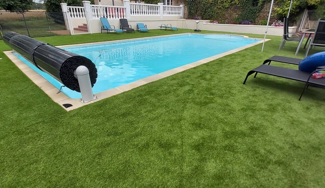 Gîte à La Maison du Bos un Environnement Rural Tranquille Avec Piscine Privée