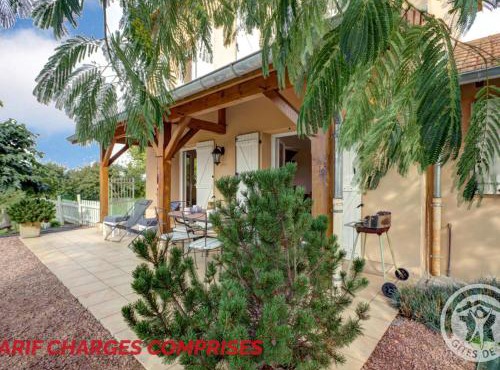 Gîte à Saint-Forgeux-Lespinasse avec Terrasse et Animaux Bienvenus - FR-1-496-37