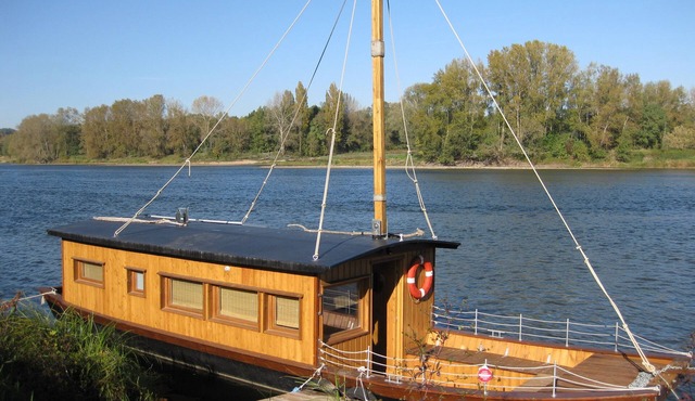 Gîte écologique bateau sur la Loire la Toue Reine