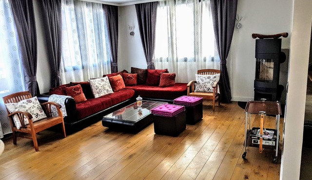 Gîte 10 People. Well equipped cottage to receive 10 people five bedrooms